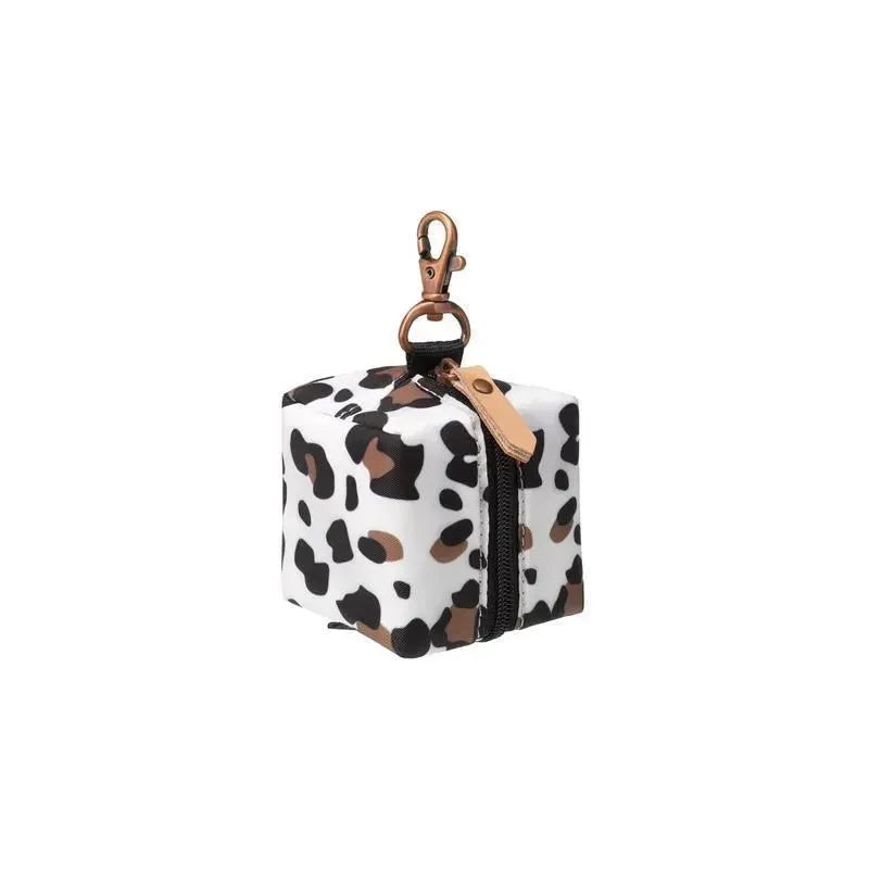 Petunia – Pacifier Porter Leopard