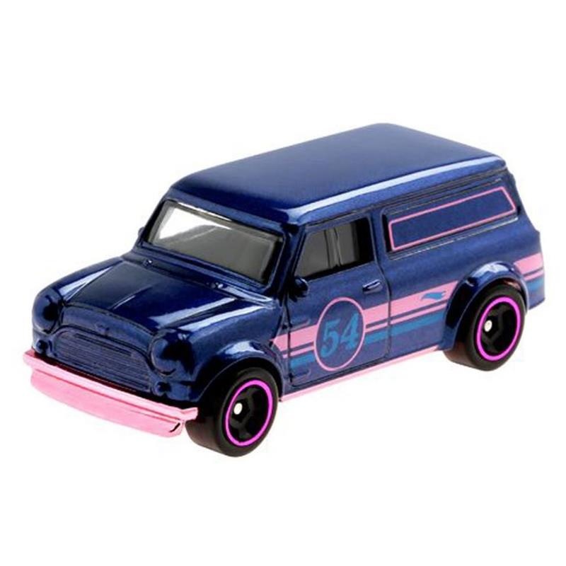 Mattel – Hot Wheels Pearl & Chrome ’67 Austin Mini Van Diecast Car